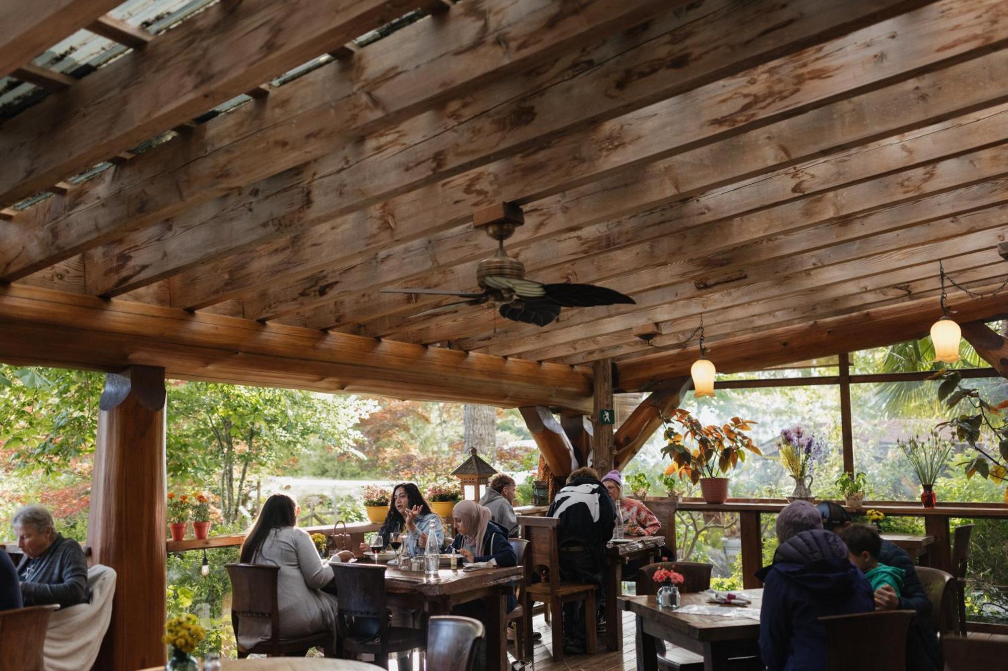 红宝石湖度假酒店 Madeira Park 外观 照片
