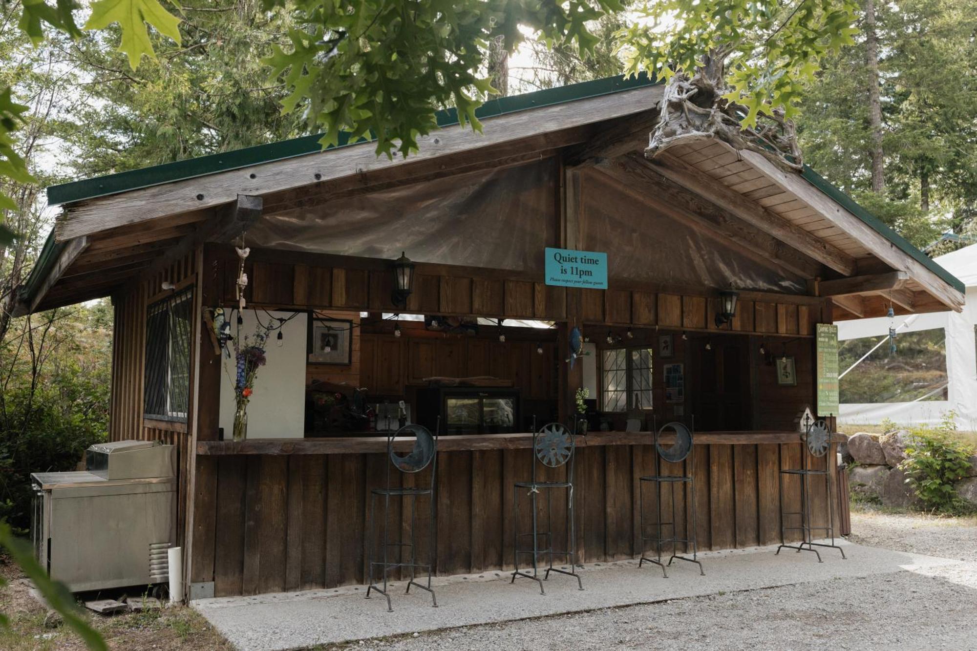 红宝石湖度假酒店 Madeira Park 外观 照片